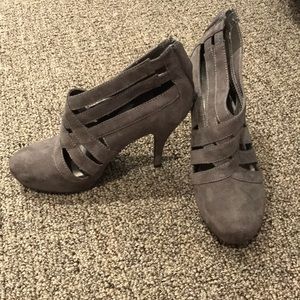 Apostrophe stilettos booties!